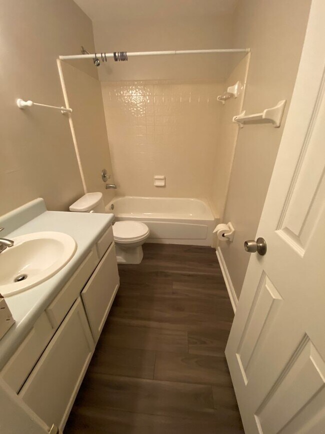 Building Photo - Spcaious home in NW Tallahassee