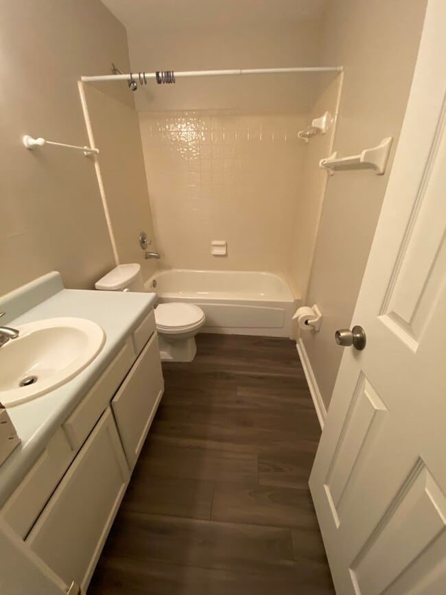 Building Photo - Sprawling home in NW Tallahassee