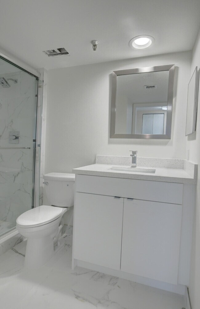 Building Photo - 6797 Willow Wood Dr
