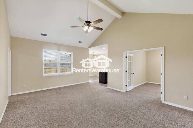 Building Photo - MOVE IN READY COMPLETELY UPDATED - 3BED/2B...
