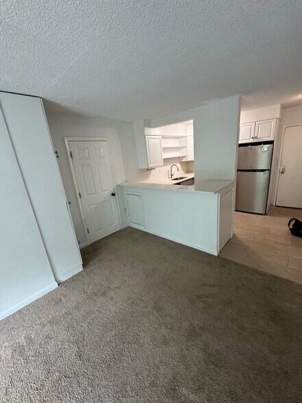 Building Photo - 2059 Huntington Ave