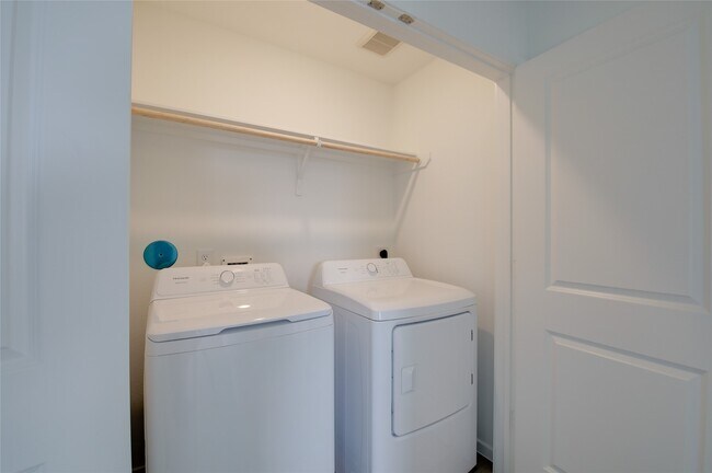 Building Photo - 21506 Cottonwood Mdws Trl