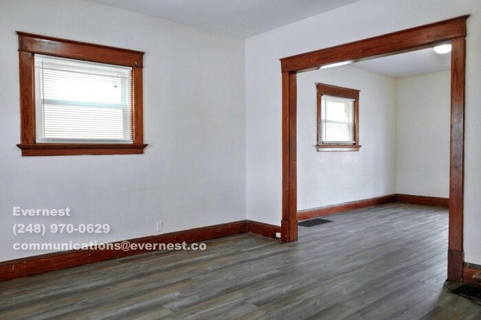 Building Photo - 1130 Pinewood Ave