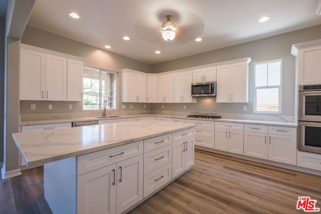 Building Photo - 22430 Leisure Dr
