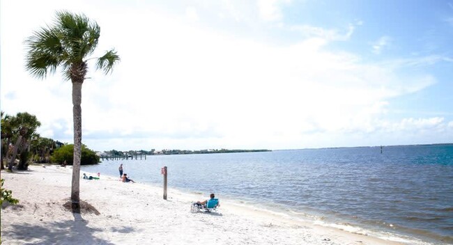 Building Photo - "Elegant 3-Bed Waterfront Home"