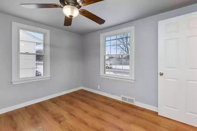 Building Photo - 705 Draper St