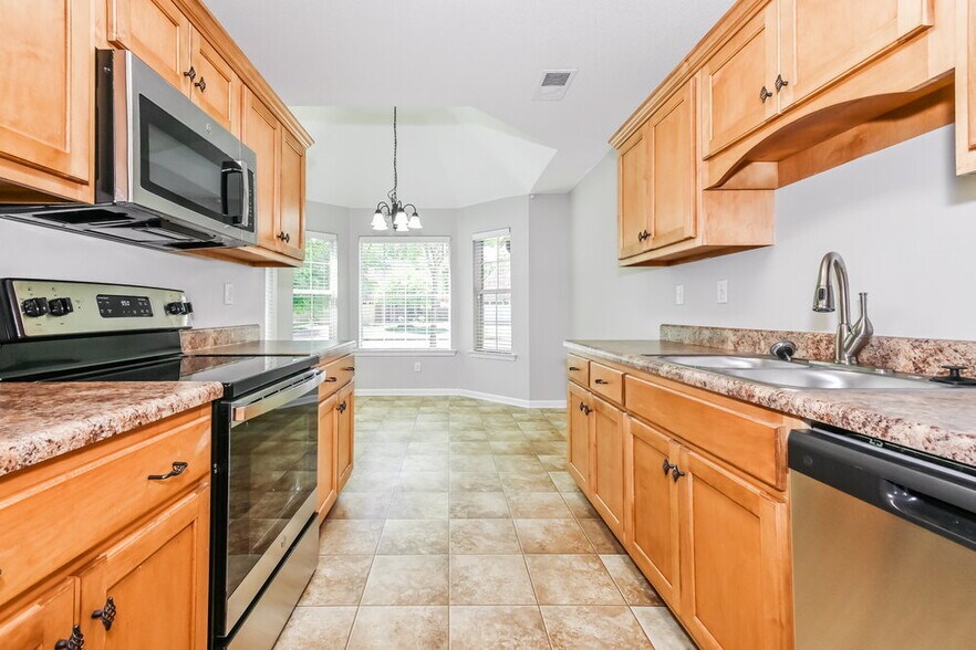 Building Photo - 9892 Southern Oak Way