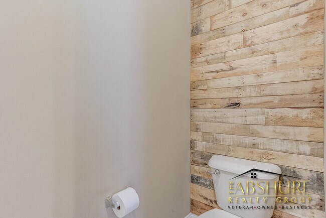 Building Photo - 325 Timber Meadow Lake