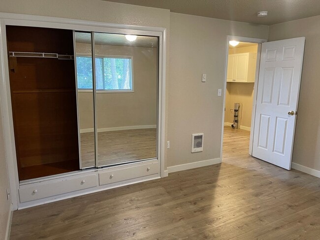 Building Photo - 2 Bdrm, 1 bath, 832sf home in Spanaway