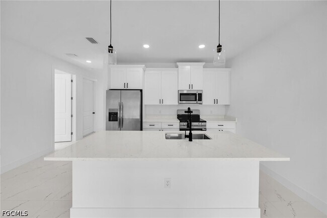 Building Photo - 4987 Fairway Ct