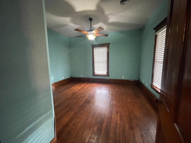 Building Photo - 322 Chestnut St