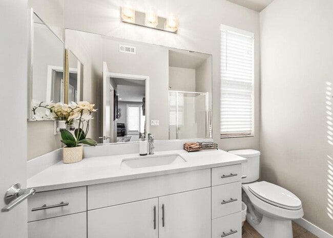 Building Photo - 801 S Anaheim Blvd