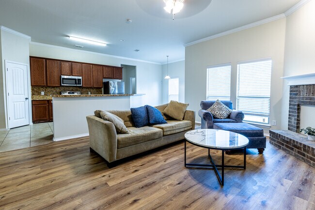 Building Photo - 1210 Woodside Ln