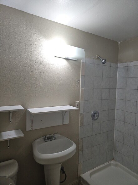 Building Photo - 435 C St