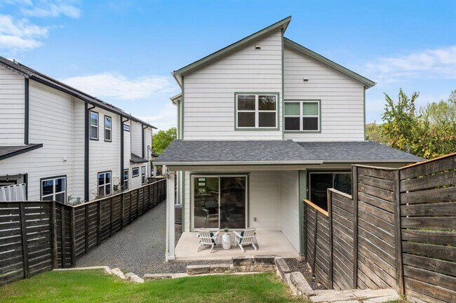 Building Photo - 1301 Cometa St