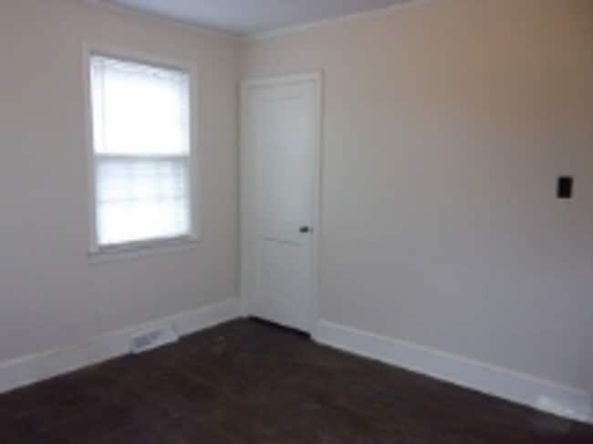 Building Photo - 517 S Jones Ave