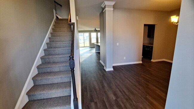 Building Photo - Spacious 5 bed 3 bath Home