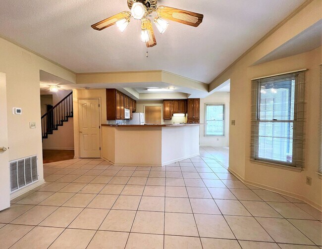 Building Photo - GREAT FARRAGUT LOCATION WITH INVITING FRONT PORCH CHARM!!!