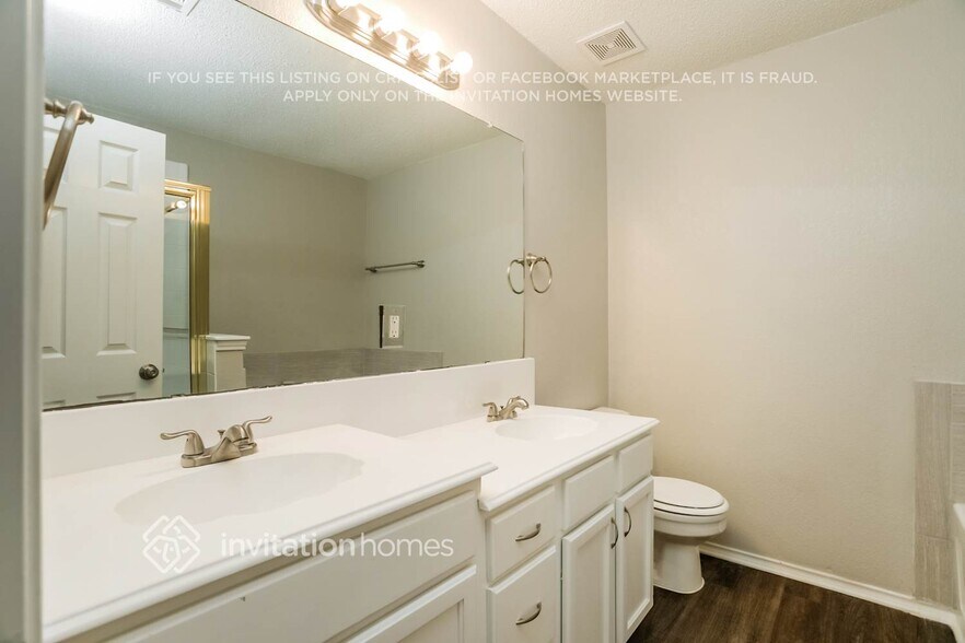 Building Photo - 9999 Buckingham Ln