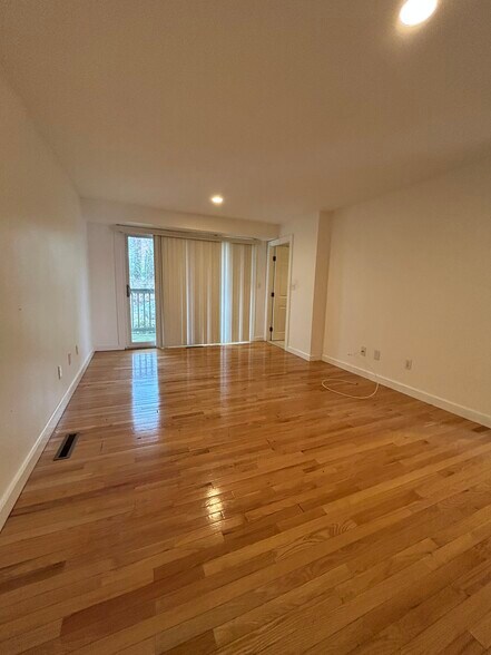 Building Photo - 22 Broadlawn Park