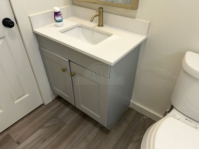 Building Photo - 1702 Alamo Ave