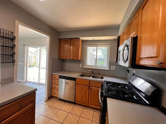 Building Photo - Move in ready!