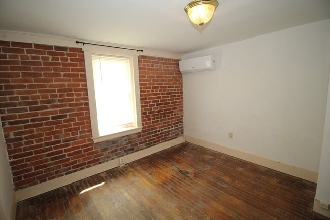 Building Photo - 71 Ash St