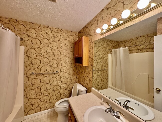 Building Photo - 174 Depew Dr