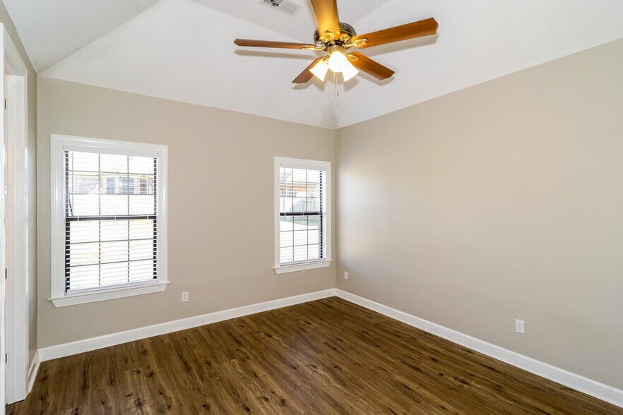 Building Photo - 1386 Sawmill Creek Ln