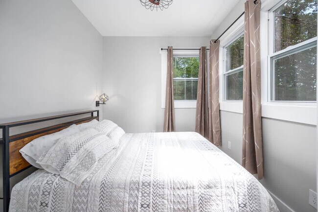 Building Photo - 288 Stonewall Road-SI ID1055518P