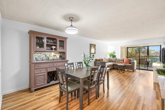 Building Photo - 10110 Cedar Point Blvd