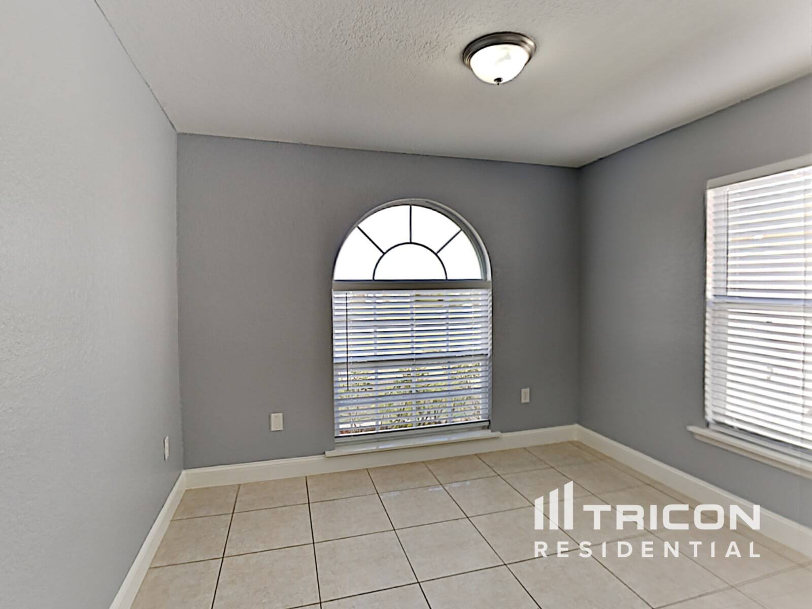 Building Photo - 871 Jarnac Dr