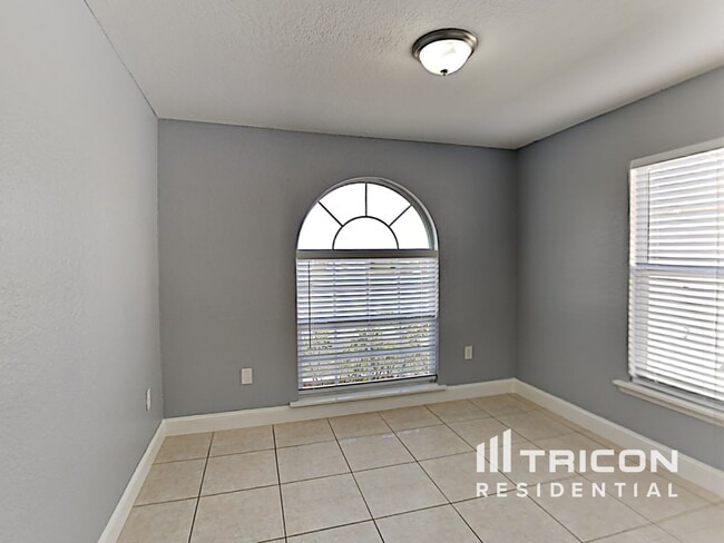 Building Photo - 871 Jarnac Dr