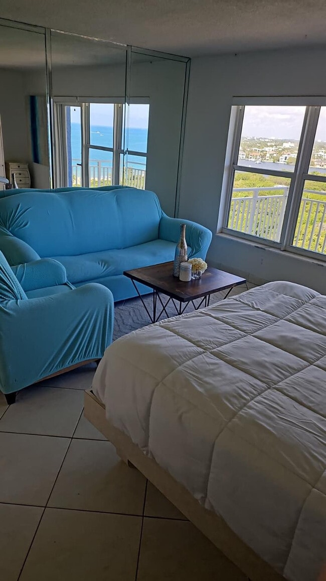 Building Photo - 3000 E Sunrise Blvd