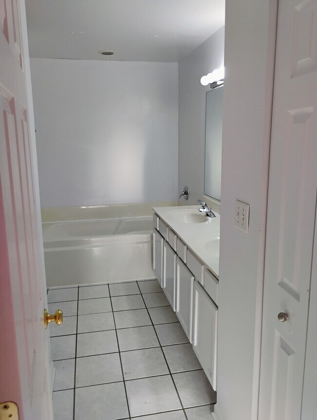 Building Photo - 1166 Georgetown Way