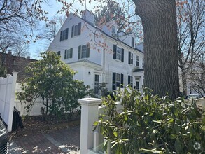 Building Photo - 81 Irving St