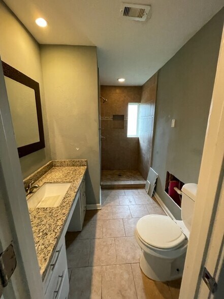 Remodeled Hall Bath 14x8 - 2024 1st St N
