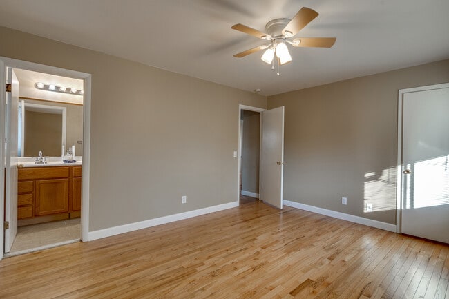 Building Photo - 2830 Flintwood Dr