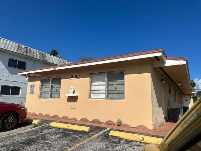 Primary Photo - 16041 NE 19th Ct