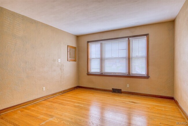 Building Photo - 6601 Alamo Ave