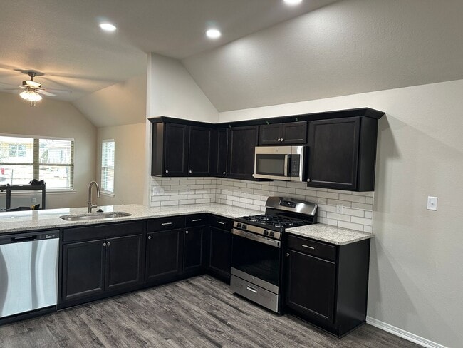 Building Photo - Navasota - NEW BUILD -3 bedrooms / 2 bath / 2 car garage with fenced in yard.