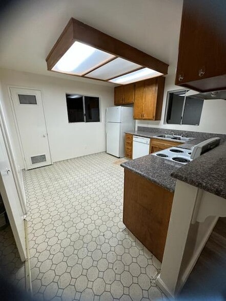 Building Photo - 404 Stephens Dr