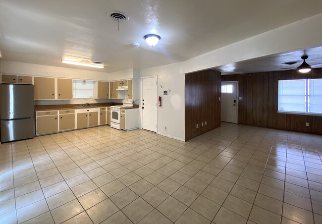 Building Photo - 204 Veterans Ave