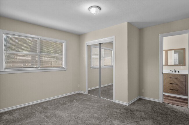 Building Photo - 1909 16th Ave N