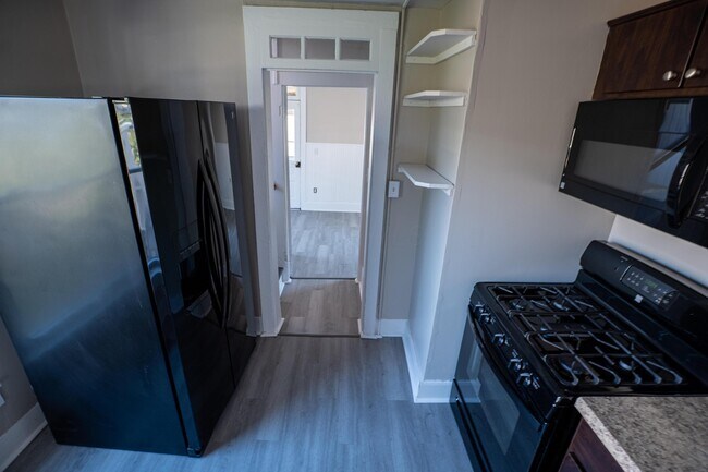 Building Photo - 166 N Sandusky St