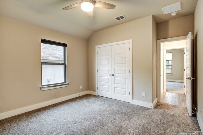 Building Photo - 1038 Cadogan Squire