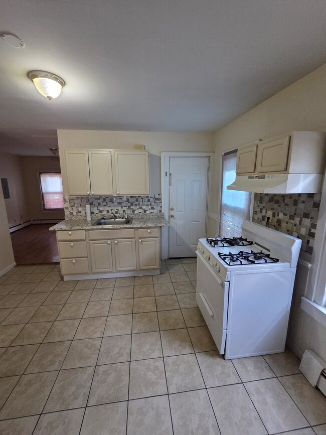 Building Photo - 38 Walnut St