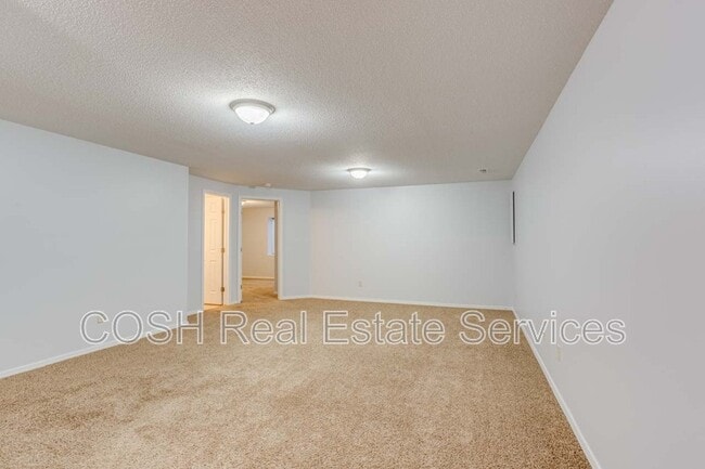 Building Photo - 1048 E Karla Ave