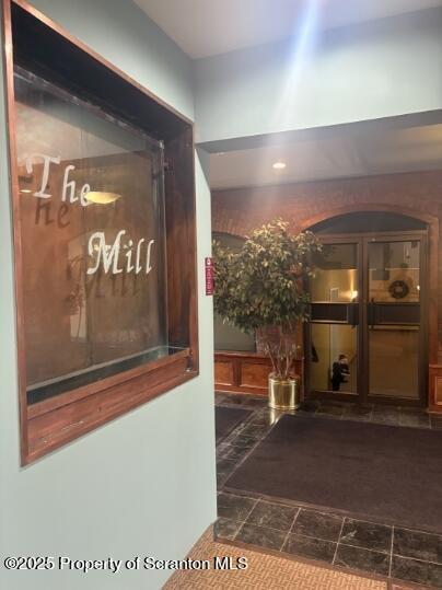 Building Photo - 800 James Ave