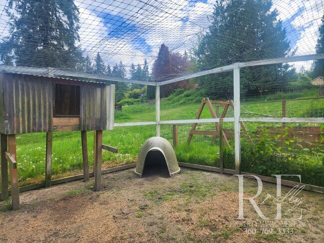 Building Photo - Forest-Edged Retreat with Pasture Access –...